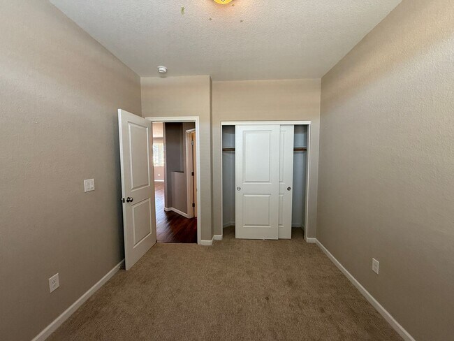 Building Photo - Beautiful Home in Sparks, NV- Single story