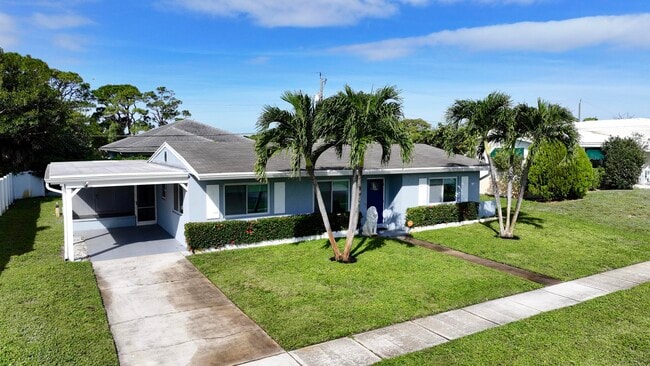 Building Photo - 1615 Crest Dr