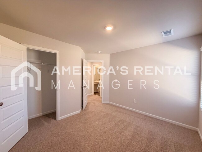 Building Photo - Stylish two level home with open concept l...