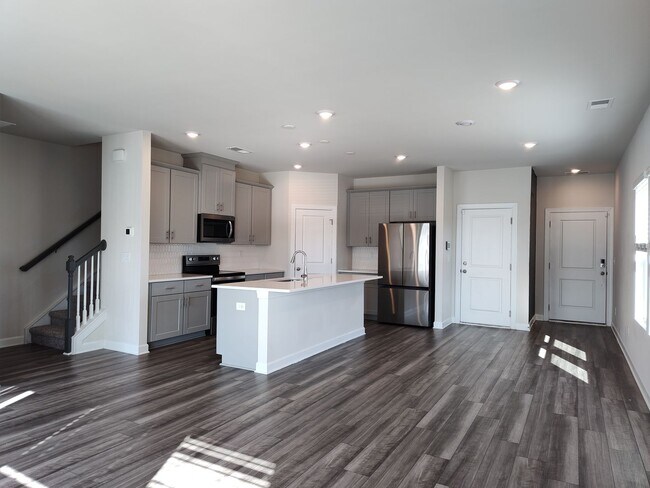 Building Photo - Beautiful 3 bedroom, 2.5 bathroom townhome in Belterra!