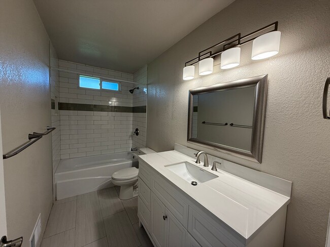 Building Photo - Updated single story home!