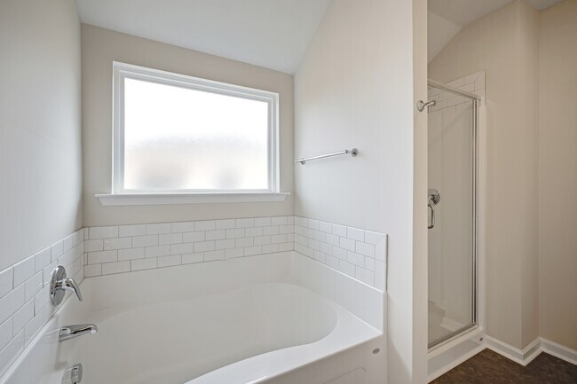 Building Photo - 8850 Snelling Dr