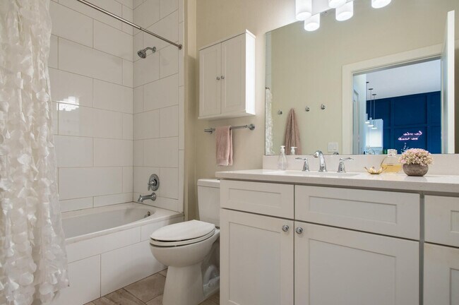 Building Photo - 908 Nueces St