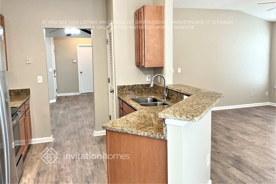 Building Photo - 12370 Carriann Cove Trail S