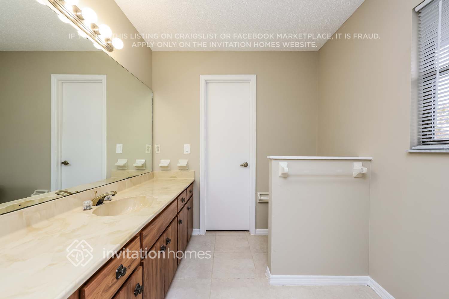 Building Photo - 1051 Sugartree Dr S