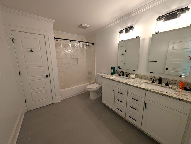 Building Photo - Plaza Midwood, Luxury 4 Bedroom/4 Bathroom Home!