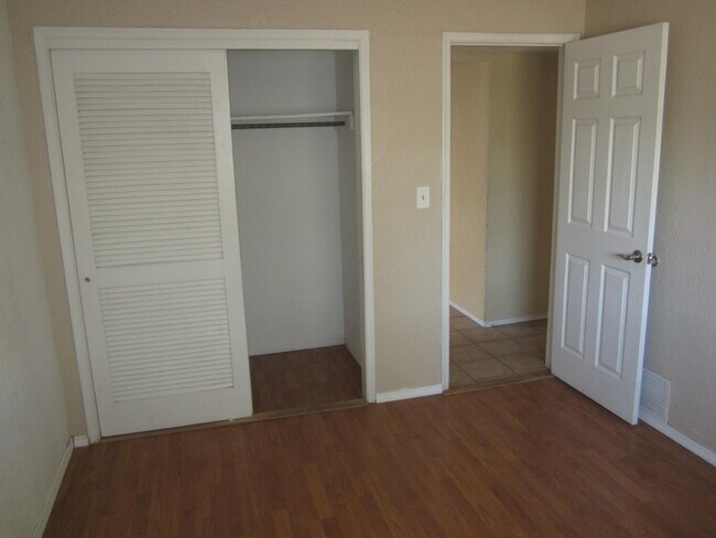 Building Photo - 6717 Southwind Dr