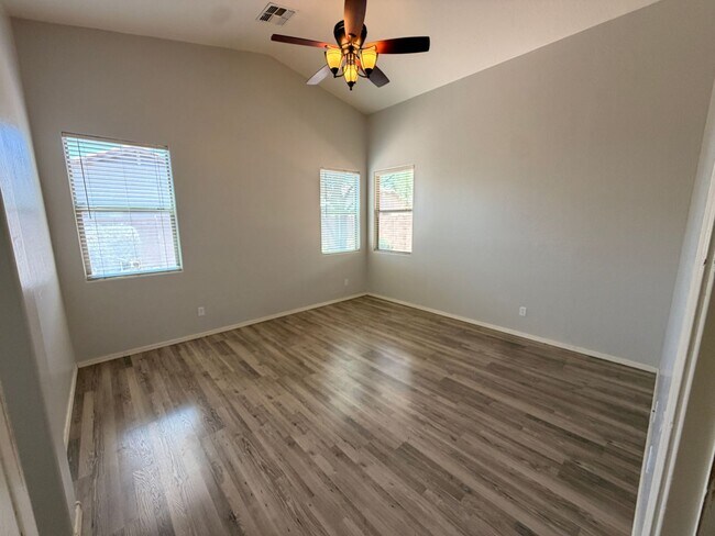 Building Photo - *NEW* Custom Paint/*NO* Carpet 3 BD/2 Bath Spacious Surprise Home!