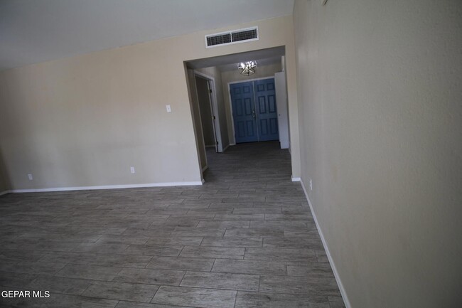 Building Photo - 351 Duanesburg St