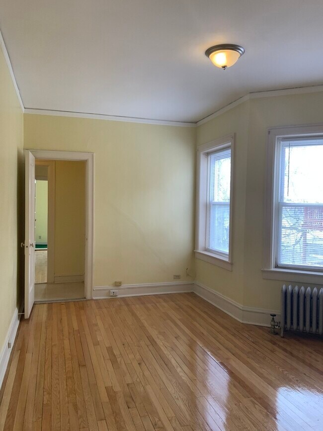 Building Photo - 1519 E 71st Pl