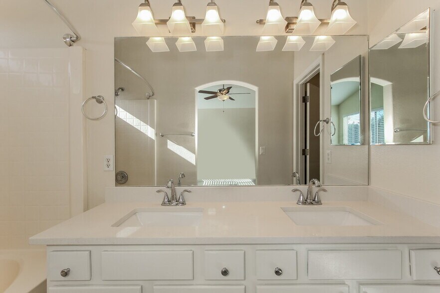 Building Photo - 1111 W Wagoner Rd