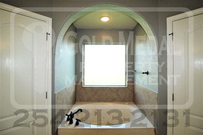 Building Photo - 401 Hedy Dr