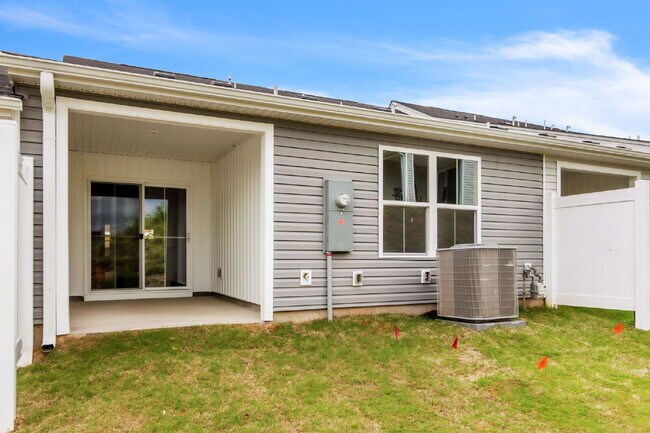 Building Photo - Modern New, Never Lived-in 3BR/2.5BA Townh...