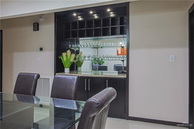 Building Photo - 45 Toronto Ave