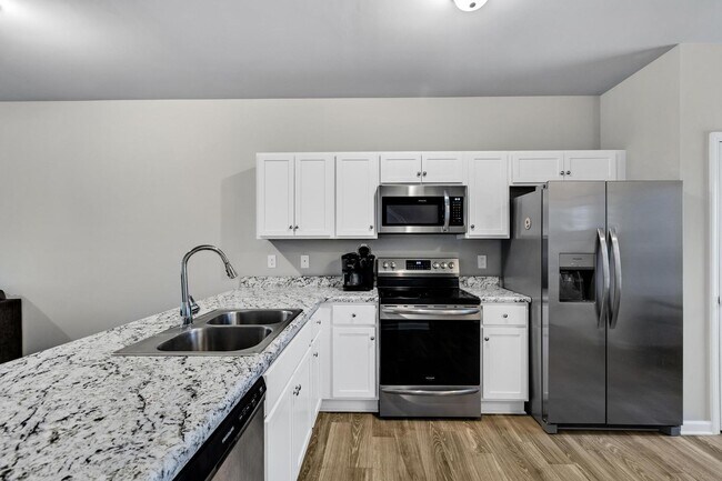 Building Photo - Furnished rental available now!!