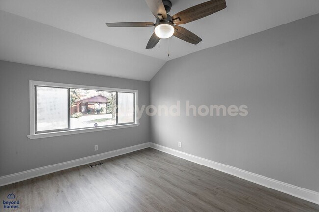 Building Photo - Beautiful and Newly Renovated 3 bedroom / ...
