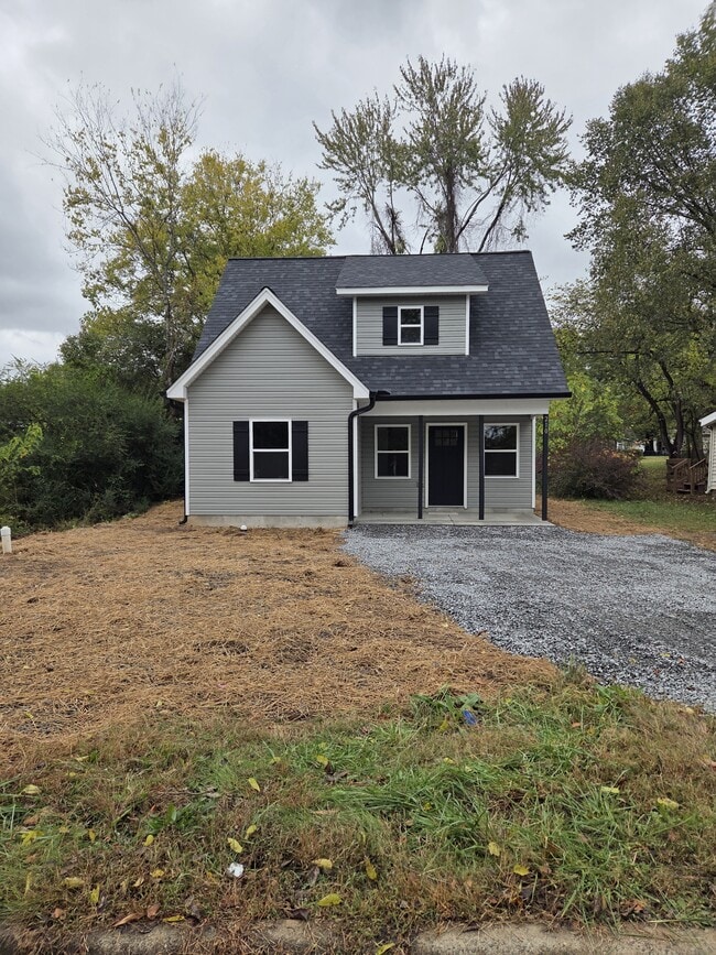 Building Photo - 210 W Washington Exd