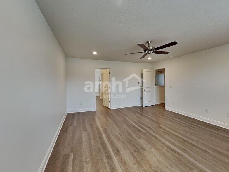 Building Photo - 9175 Henley Ave