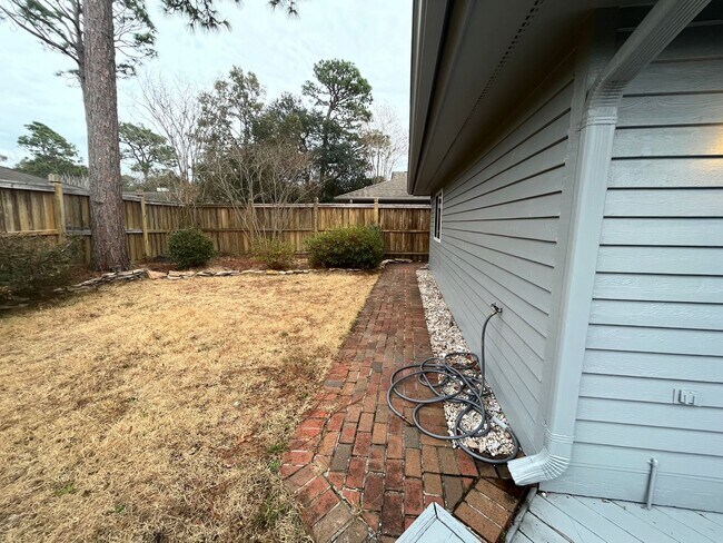 Building Photo - 6-month SUMMER rental within minutes of Wrightsville Beach!