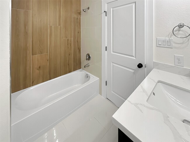 Building Photo - 6004 Bacher St