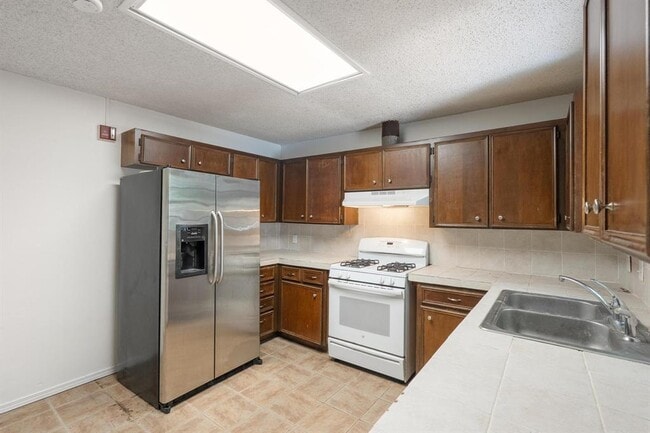 Building Photo - 4616 E Cesar Chavez St