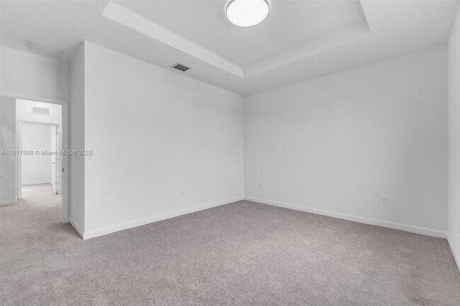 Building Photo - 2807 SE 26th Ave