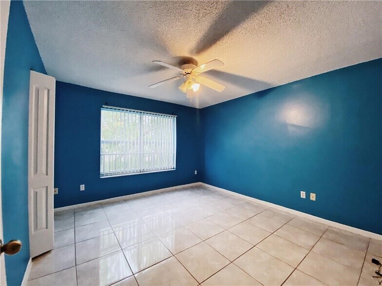 Building Photo - 5580 NW 61st St