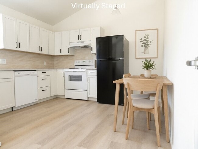 Building Photo - 2512 E Eastland St