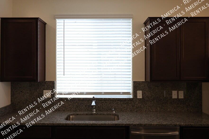 Building Photo - 1142 E Westwood Dr