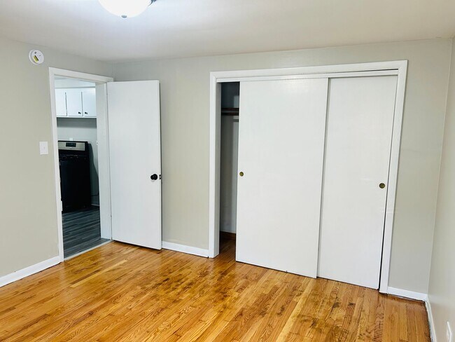 Building Photo - 3146 Ridgeland Ave