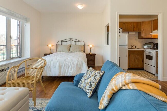 Building Photo - 220 Beacon St