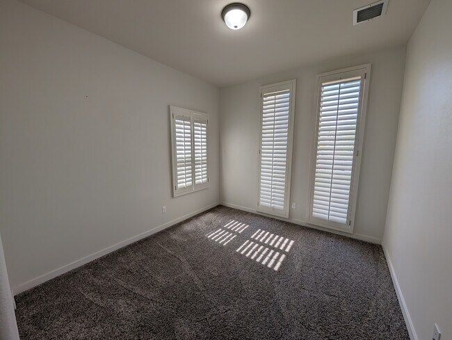 Building Photo - 6141 Hidden Psge Ave