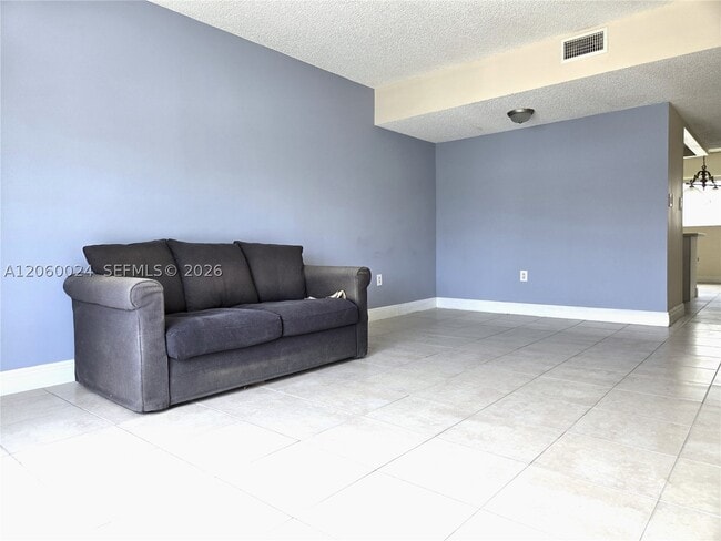 Building Photo - 900 SW 104th Ct