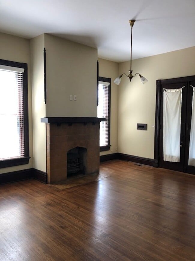 Building Photo - Great historical home! PRICE LOWERED to $2395- walking distance to downtown & WKU