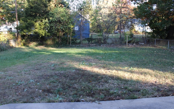 Building Photo - Spacious 3 bedrooms and 2 bath with vanity...