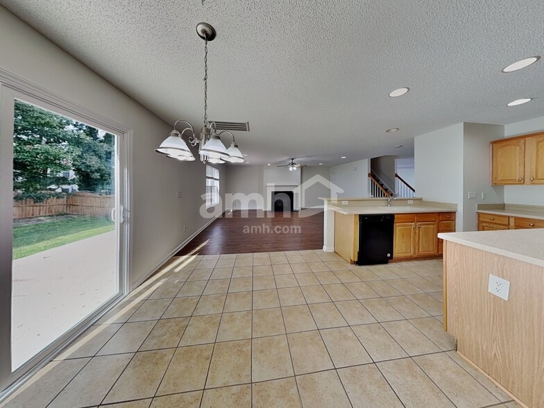 Building Photo - 2305 Apple Glen Ln