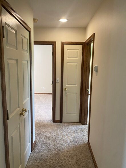Building Photo - 2928 E Shetland Dr