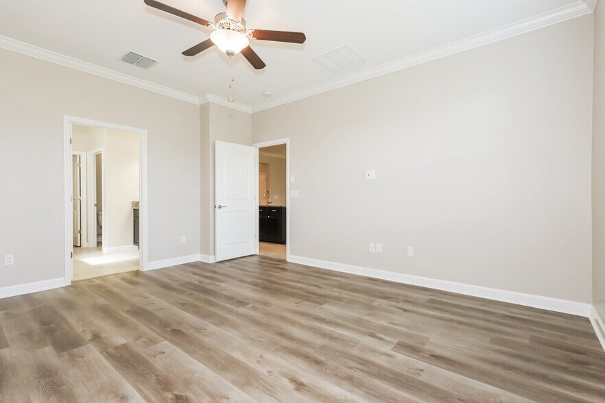 Building Photo - 9902 Ivory Dr