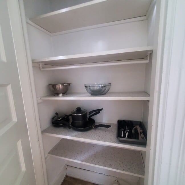 Building Photo - 2451 Maplewood Ave