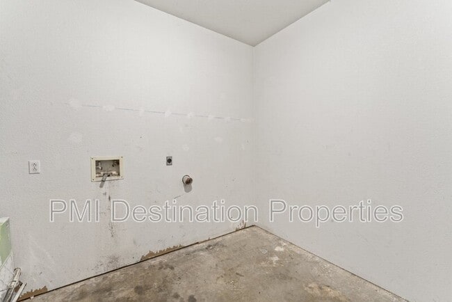 Building Photo - 8580 Kill Creek Rd