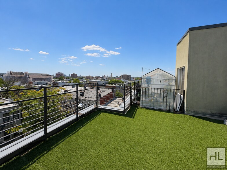 Building Photo - Bushwick 2-Bed 1-Bath / Outdoor Space