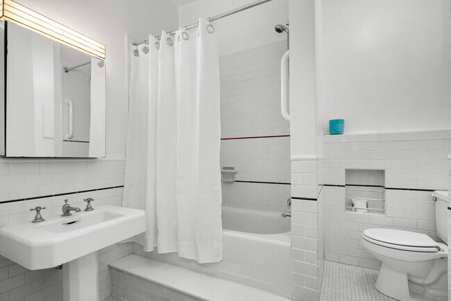 Building Photo - 508 Broadway-SI ID1035001P