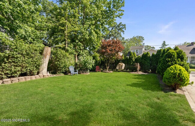 Building Photo - 517 Laurel Ave