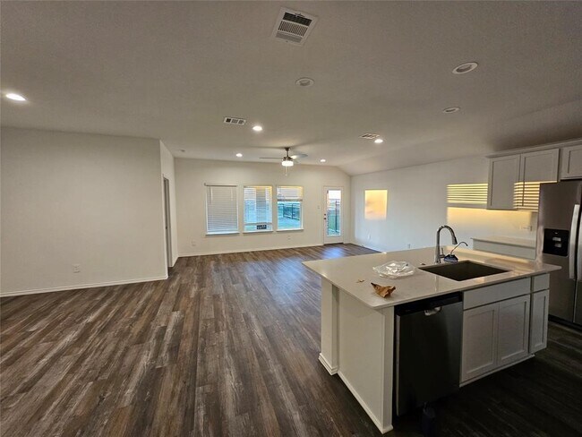 Building Photo - 4985 Almond Ter Dr