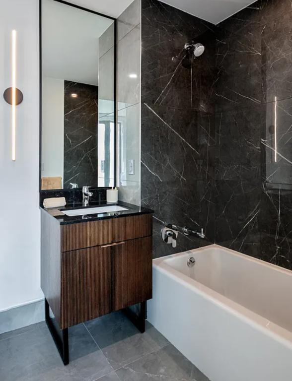 Building Photo - 64 Box Street