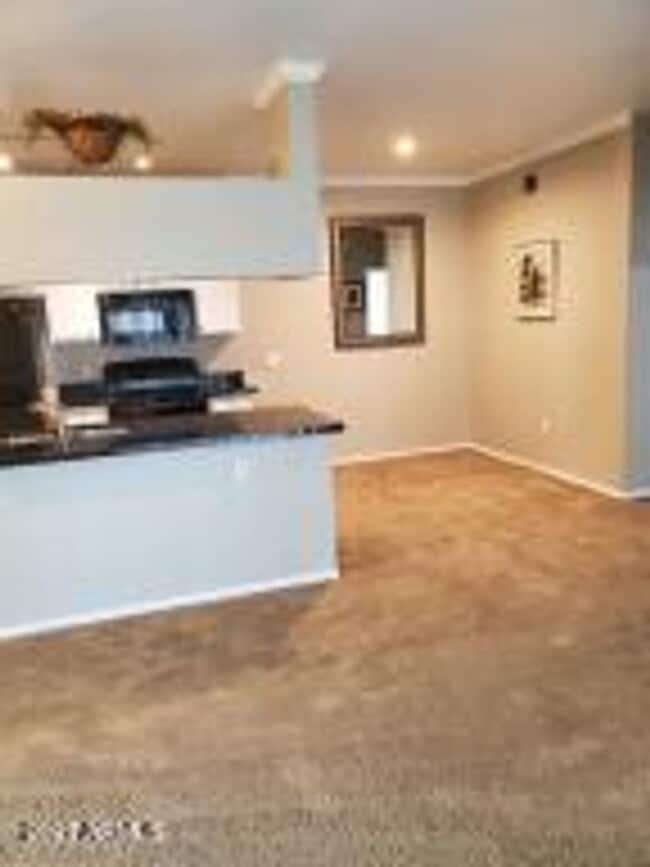 Building Photo - San Simeon Condo