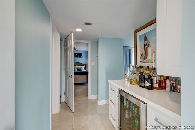 Building Photo - 8302 Marina Villa Dr