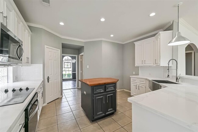 Building Photo - 9910 Brook Meadow Ln