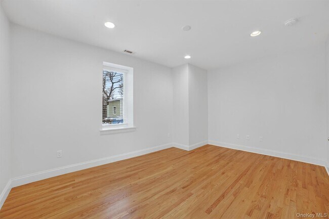 Building Photo - 142 Bannon Ave