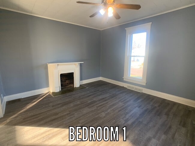 Building Photo - 1344 N Walnut St